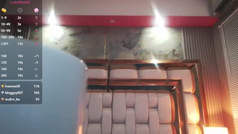 Snapshot of mommyissuess_ chatting on February 20, 2025, 2:18 am Daphne online show from February 20, 2025, 2:18 am