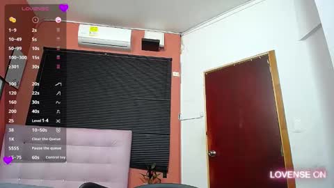 Snapshot of mommyissuess_ chatting on March 6, 2025, 1:48 am Daphne online show from March 6, 2025, 1:48 am