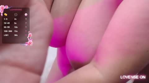 Snapshot of mommyissuess_ chatting on March 7, 2025, 2:15 am Daphne online show from March 7, 2025, 2:15 am