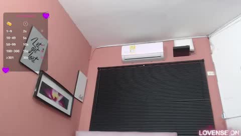 Snapshot of mommyissuess_ chatting on March 8, 2025, 7:42 pm Daphne online show from March 8, 2025, 7:42 pm