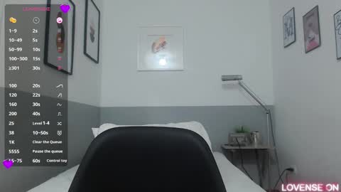 Snapshot of mommyissuess_ chatting on March 9, 2025, 10:19 pm Daphne online show from March 9, 2025, 10:19 pm