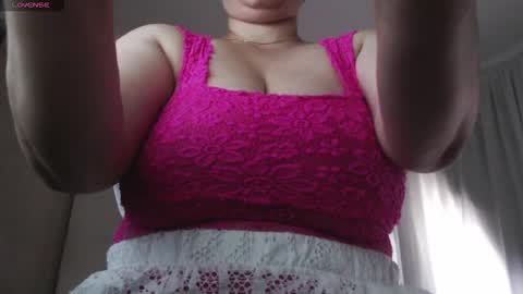 Snapshot of mommyissuess_ chatting on October 8, 2025, 12:14 pm Daphne online show from October 8, 2025, 12:14 pm