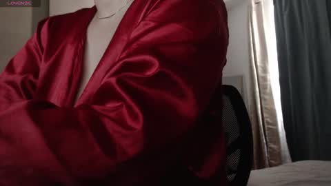 Snapshot of mommyissuess_ chatting on October 16, 2025, 10:22 pm Daphne online show from October 16, 2025, 10:22 pm