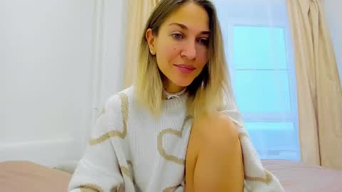 Snapshot of mona_cruz chatting on December 7, 2024, 6:21 am Mona online show from December 7, 2024, 6:21 am
