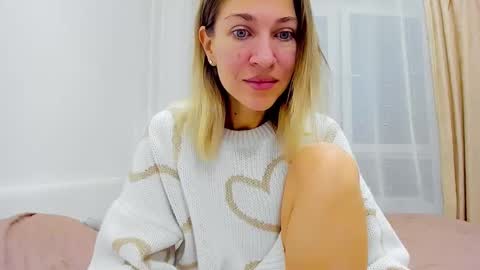 Snapshot of mona_cruz chatting on December 15, 2024, 2:30 am Mona online show from December 15, 2024, 2:30 am