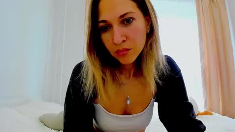 Snapshot of mona_cruz chatting on January 20, 2025, 7:47 am Mona online show from January 20, 2025, 7:47 am