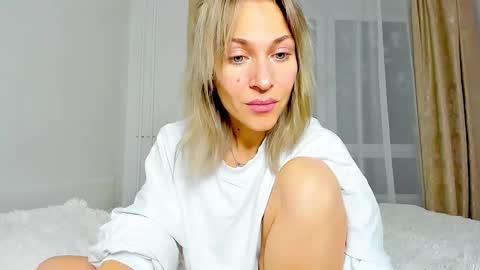 Snapshot of mona_cruz chatting on February 22, 2025, 11:24 pm Mona online show from February 22, 2025, 11:24 pm