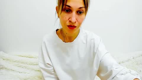 Snapshot of mona_cruz chatting on March 6, 2025, 8:16 pm Mona online show from March 6, 2025, 8:16 pm