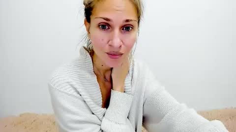 Snapshot of mona_cruz chatting on October 12, 2025, 3:11 pm Mona online show from October 12, 2025, 3:11 pm
