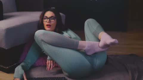 Snapshot of mona_lisss chatting on January 18, 2025, 6:21 pm Mona Lisss online show from January 18, 2025, 6:21 pm