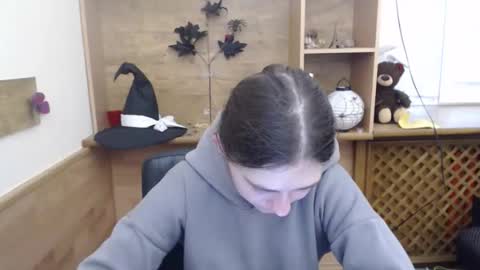 monakali online show from December 1, 2025, 7:35 am