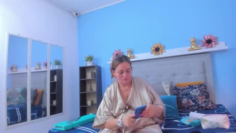 Snapshot of monalinda220 chatting on December 13, 2025, 7:53 pm paola online show from December 13, 2025, 7:53 pm