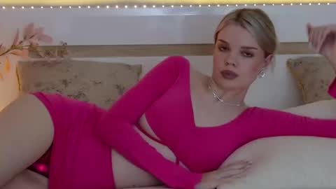 Snapshot of monaxxx_ chatting on December 14, 2024, 7:46 pm Monaxxx online show from December 14, 2024, 7:46 pm