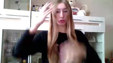 Monica online show from November 8, 2025, 10:15 am