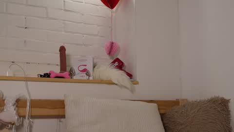 monicaasis online show from December 28, 2024, 9:19 pm