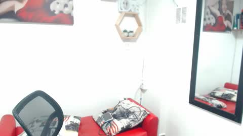 monserrat_diva online show from December 3, 2025, 11:58 pm