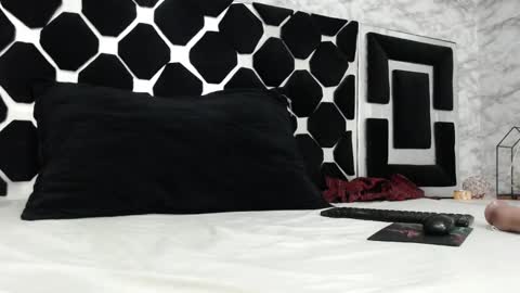 Snapshot of monsterhole91 chatting on February 18, 2025, 1:32 am Linda Darling online show from February 18, 2025, 1:32 am