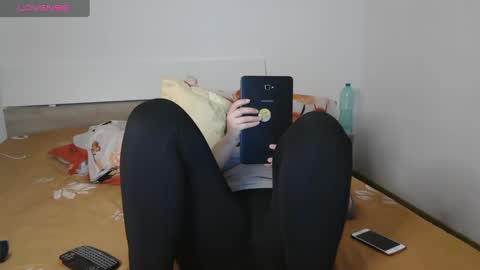 Snapshot of montserrat123 chatting on February 18, 2025, 7:41 pm Monse online show from February 18, 2025, 7:41 pm