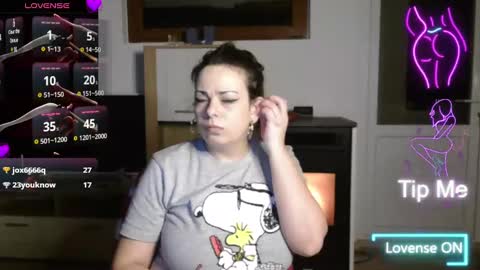 Snapshot of montserrat123 chatting on February 27, 2025, 9:58 pm Monse online show from February 27, 2025, 9:58 pm