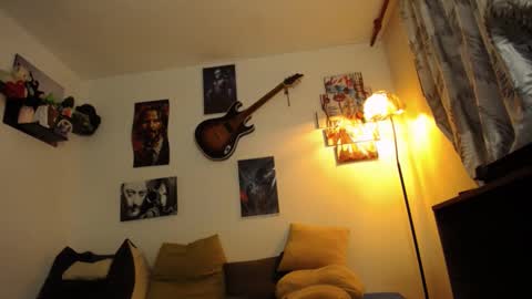 Luna online show from February 24, 2025, 11:19 pm