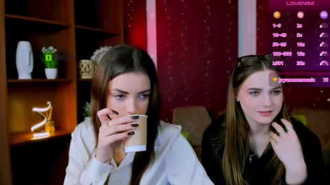 Snapshot of moon_shine25 chatting on November 5, 2025, 10:26 am moon-shine25 online show from November 5, 2025, 10:26 am