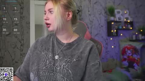 Emilia online show from November 19, 2025, 9:53 am