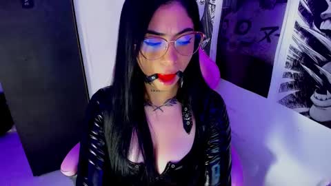 Snapshot of moon_wills chatting on January 4, 2025, 4:01 am MOON online show from January 4, 2025, 4:01 am