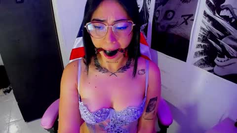 Snapshot of moon_wills chatting on January 5, 2025, 1:35 am MOON online show from January 5, 2025, 1:35 am