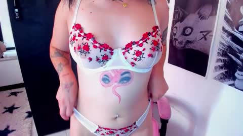 Snapshot of moon_wills chatting on September 13, 2025, 6:51 pm MOON online show from September 13, 2025, 6:51 pm