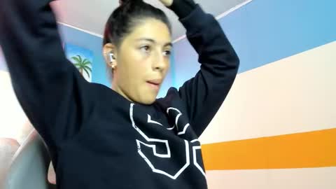 Snapshot of moon_winy chatting on October 29, 2025, 11:23 am Winy online show from October 29, 2025, 11:23 am