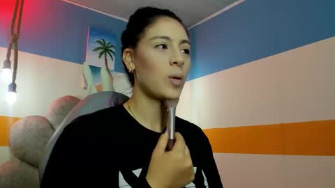 Snapshot of moon_winy chatting on October 31, 2025, 11:44 am Winy online show from October 31, 2025, 11:44 am