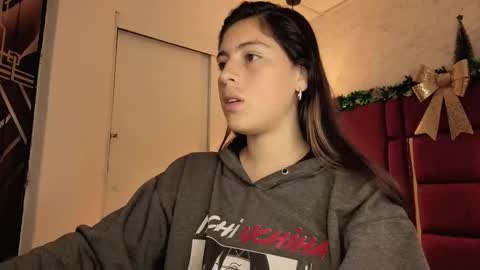 Snapshot of moon_winy chatting on December 4, 2025, 11:19 am Winy online show from December 4, 2025, 11:19 am