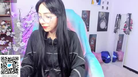 MOON  online show from November 6, 2025, 3:18 am