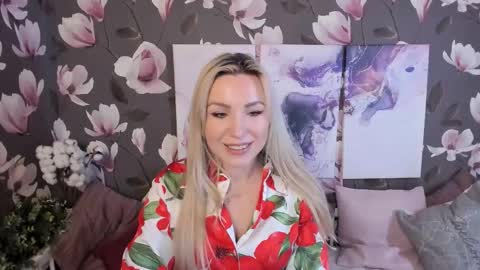 Snapshot of moonlight_emma chatting on November 13, 2025, 9:52 am Emma online show from November 13, 2025, 9:52 am