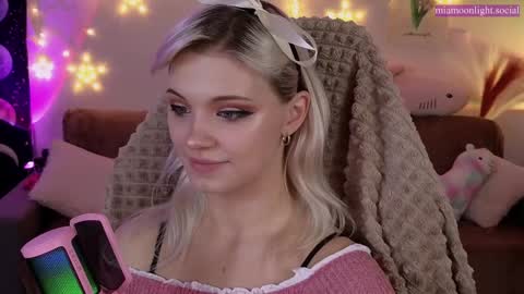 Mia   online show from January 15, 2025, 7:01 pm