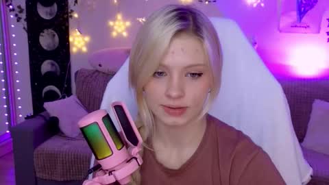 Mia   online show from October 14, 2025, 5:25 pm