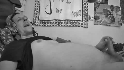 Snapshot of moonlucky007 chatting on March 6, 2025, 2:30 am Moonlucky007 online show from March 6, 2025, 2:30 am