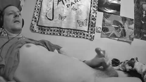 Snapshot of moonlucky007 chatting on December 14, 2025, 7:03 am Moonlucky007 online show from December 14, 2025, 7:03 am