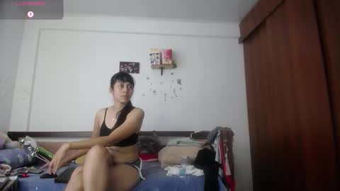 Snapshot of moonlunita chatting on October 21, 2025, 5:35 pm moonlunita online show from October 21, 2025, 5:35 pm