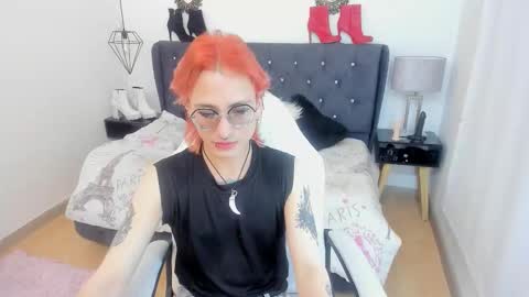 Moon online show from October 18, 2025, 7:58 pm