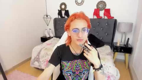 Moon online show from October 19, 2025, 7:58 pm