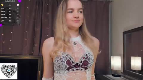 Snapshot of moonperedz chatting on September 19, 2025, 7:14 pm Eva online show from September 19, 2025, 7:14 pm