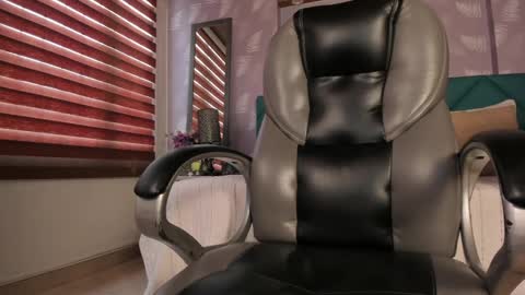 Snapshot of moony_14 chatting on January 10, 2025, 7:00 pm Michelle online show from January 10, 2025, 7:00 pm