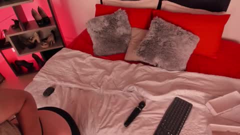 Snapshot of moony_14 chatting on October 28, 2025, 12:41 pm Michelle online show from October 28, 2025, 12:41 pm