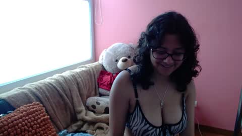 Snapshot of mora_haze chatting on December 2, 2024, 6:54 pm Mora Haze 3 online show from December 2, 2024, 6:54 pm