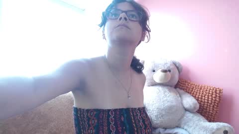 Snapshot of mora_haze chatting on December 14, 2024, 2:31 pm Mora Haze 3 online show from December 14, 2024, 2:31 pm