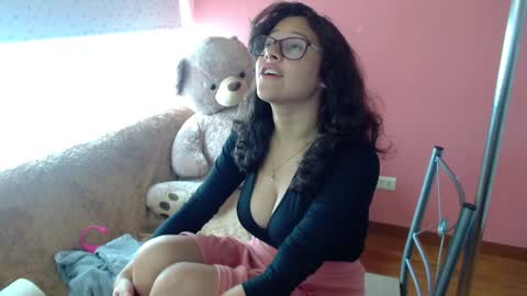 Snapshot of mora_haze chatting on December 16, 2024, 7:43 pm Mora Haze 3 online show from December 16, 2024, 7:43 pm