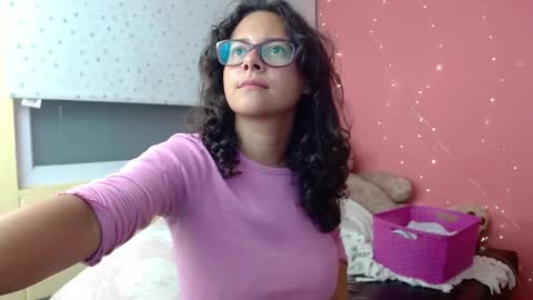 Snapshot of mora_haze chatting on January 6, 2025, 12:27 am Mora Haze 3 online show from January 6, 2025, 12:27 am