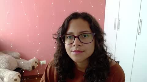 Snapshot of mora_haze chatting on January 25, 2025, 6:57 pm Mora Haze 3 online show from January 25, 2025, 6:57 pm