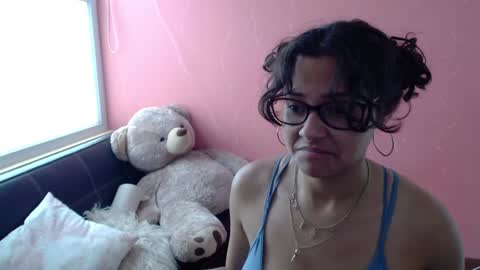 Snapshot of mora_haze chatting on February 5, 2025, 7:31 pm Mora Haze 3 online show from February 5, 2025, 7:31 pm